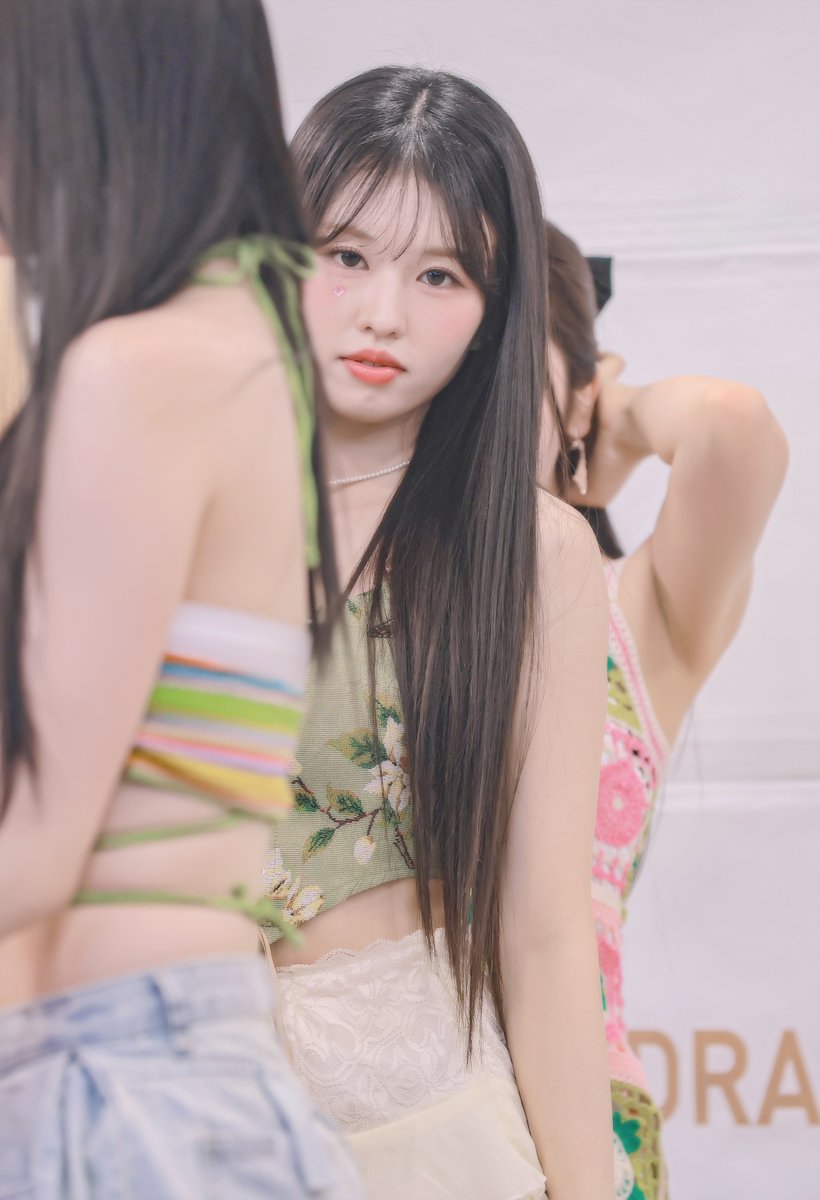 240823 fansign event
 #ILY1 #아일리원 #アイリーワン 
 #Hana #하나 #はな 

이날 의상보고 Guxxi s.s 나온 옷인줄..