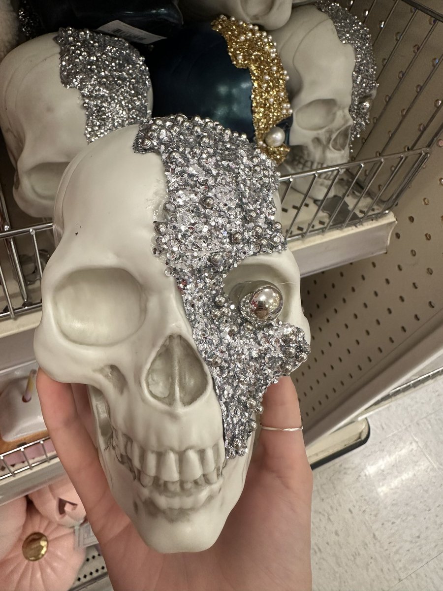 Brb, need to go stage a production of Hamlet (Glamlet) with this skull