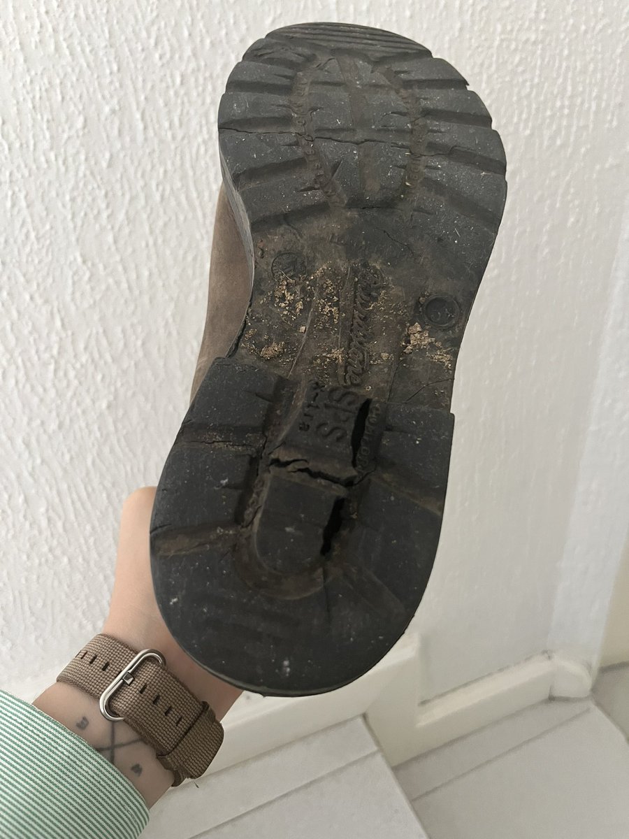 kdaniela90's tweet image. My “good investment” lasted very little @BlundstoneUS