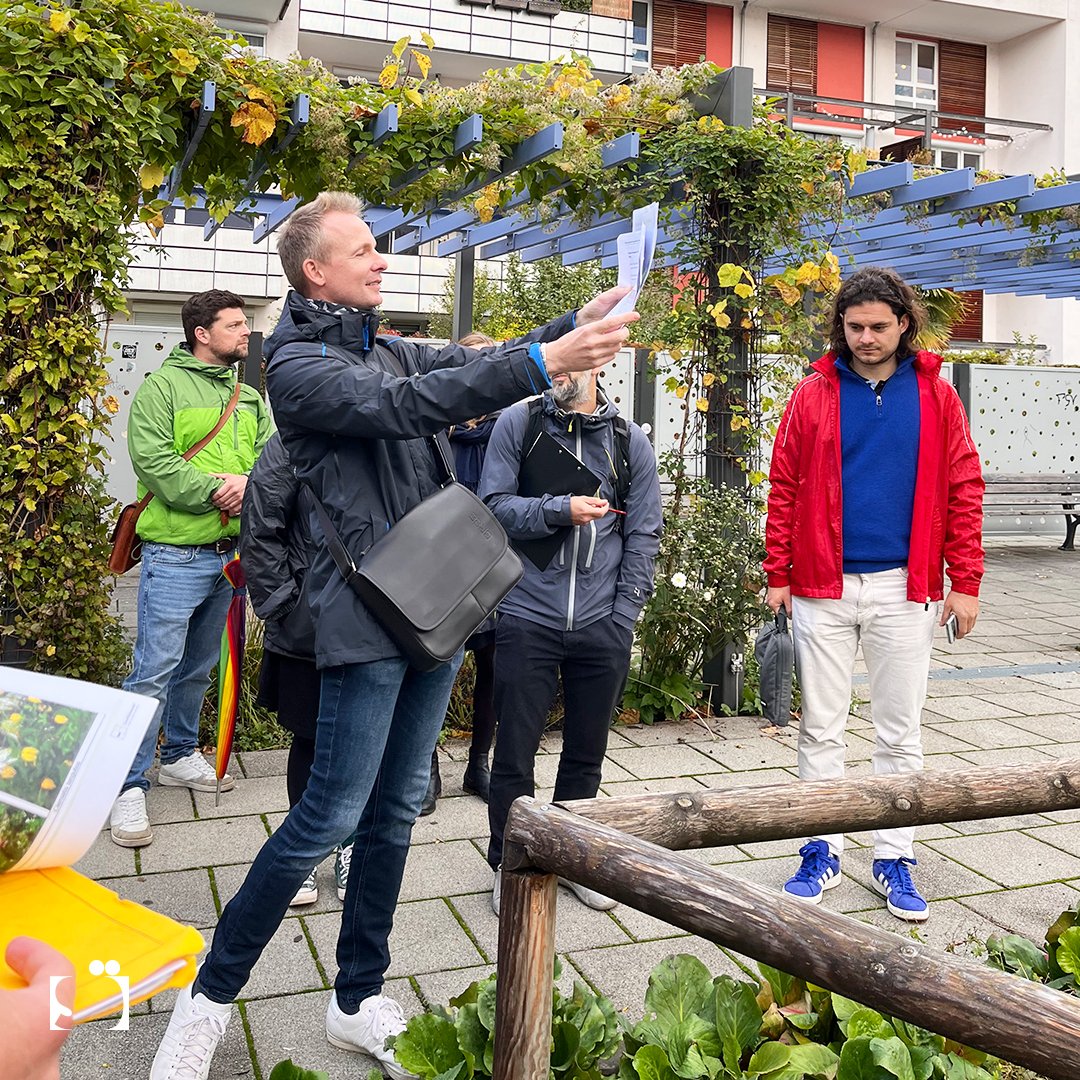 #Exkursion in #Frankfurt zum Paul-Arnsberg-Platz im Frankfurter Ostend mit der Stiftung Altes Neuland: So ist das Symposium unserer Nachwuchsgruppe regulate vom 9.-11.10. gestartet.
Infos zum Symposium: isoe.de/fileadmin/Edit…