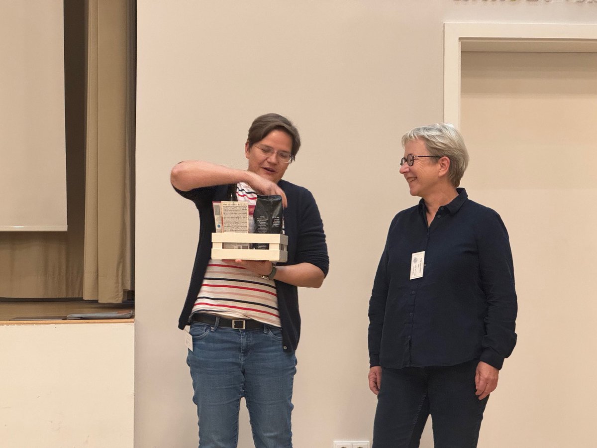 Dina Grohmann (@dinagrohmann) on Twitter photo Big thank you to Anita Marchfelder who initiated the <a href="/dfg_public/">DFG public | @dfg_public@wisskomm.social</a> funded #SPP2141 „CRISPR-Cas - beyond defence“ and successfully guided a crazy bunch of scientists to their targets 😊. Very grateful for 6 years of inspiring interactions and collaborations within the SPP!! Big thank you to Anita Marchfelder who initiated the <a href="/dfg_public/">DFG public | @dfg_public@wisskomm.social</a> funded #SPP2141 „CRISPR-Cas - beyond defence“ and successfully guided a crazy bunch of scientists to their targets 😊. Very grateful for 6 years of inspiring interactions and collaborations within the SPP!!