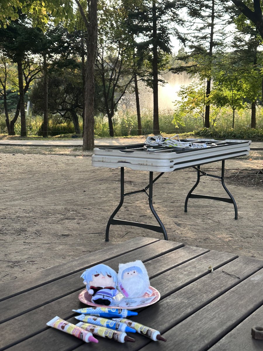 whysootacu's tweet photo. 서울숲에서 긴토키 생일 케이쿠를 만드는 낭만
(그러나 데코펜이 굳어 생일 편지는 쓰지 못하였다。) https://t.co/ajg0NBOgQp