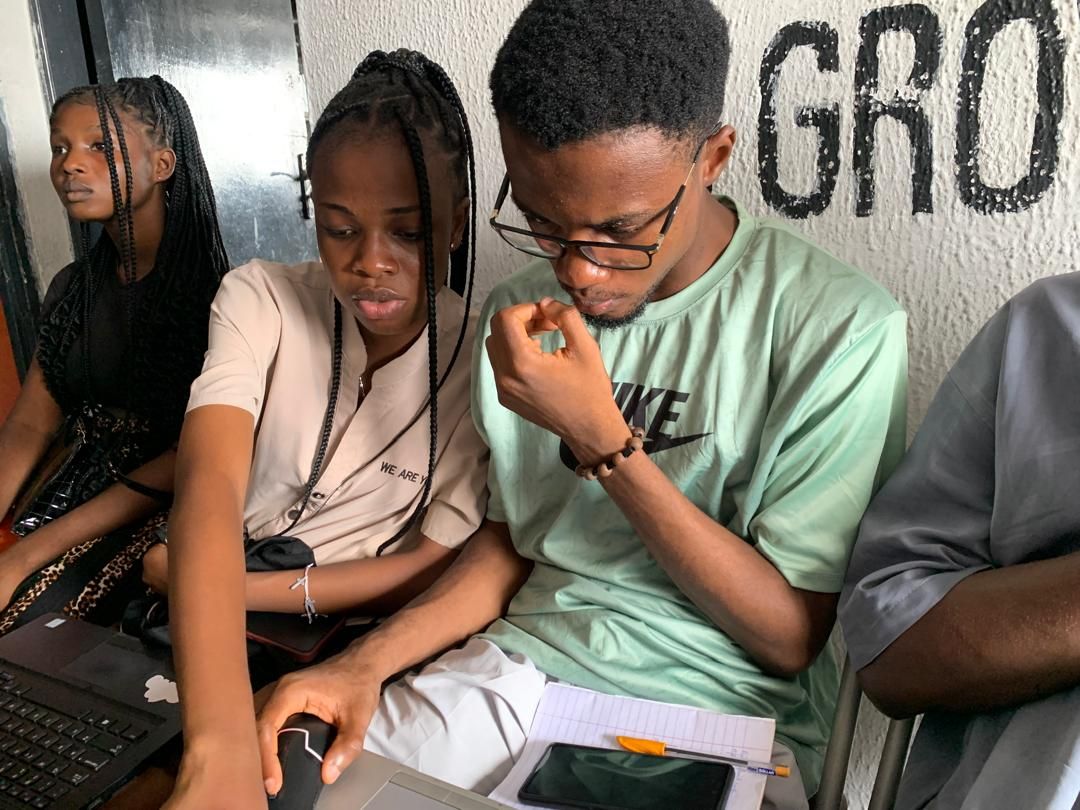 thecurveafrica's tweet image. Throwback to when our alumni came together not just to reconnect but to learn something new. We’re all about continuous growth here! A proof that being part of our community leads to amazing achievements. At our tech academy, it's more than just learning skills;