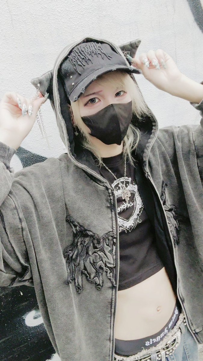 acro_harajuku's tweet photo. 【AcroTokyoSTAFF】

cap：DimMoire

outer：REFLEM

tops：DimMoire

belt：NOVESSEL

pants：古怪舎

#アクロトーキョー。
#ラフォーレ原宿
#reflem https://t.co/OyFHFJCmGt