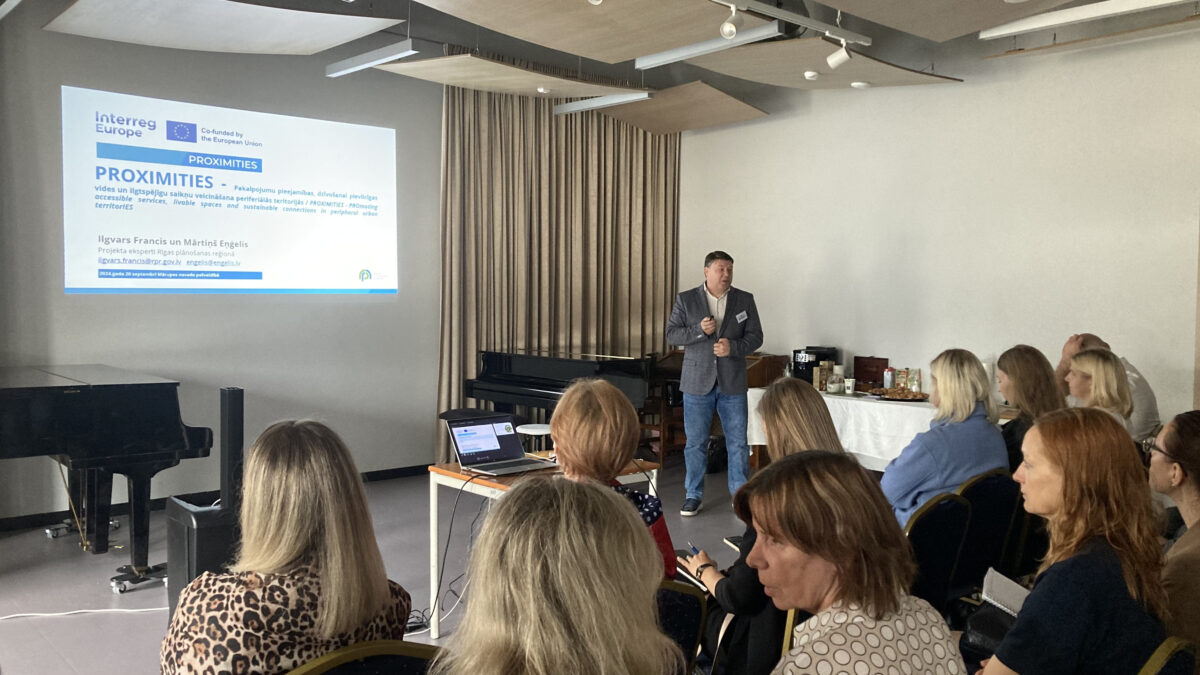 PROXIMITIES_IE's tweet photo. Wrapping up Semester One of #PROXIMITIES with 3 stakeholder meetings!
🇱🇻 Riga explored the "15-minute city"
🇮🇪 Southern Regional Assembly held a Proximity Landscape Assessment Tool workshop
🇮🇹 Reggio Emilia focused on proximity & sustainability
#InterregEurope https://t.co/e8QVS9mi5T