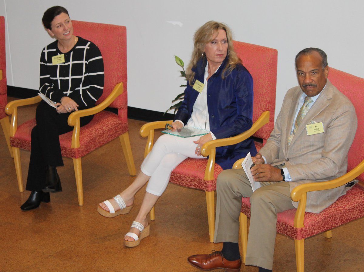 The Kendig Arts and Culture Awards honored artist Whitney Brock and supporter Dr. Nathaniel Bishop for their community contributions. buff.ly/3BzCbKW