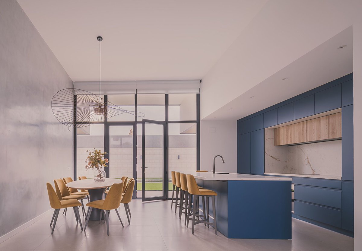 Archello's tweet image. &quot;The House Inside a Patio&quot; by OOIIO Architecture(@OOIIOArchitects) reinterprets traditional La Mancha corrals, creating a modern home within a former agricultural space. 
buff.ly/4eDkzMX

#VernacularArchitecture #SustainableDesign #CourtyardLiving