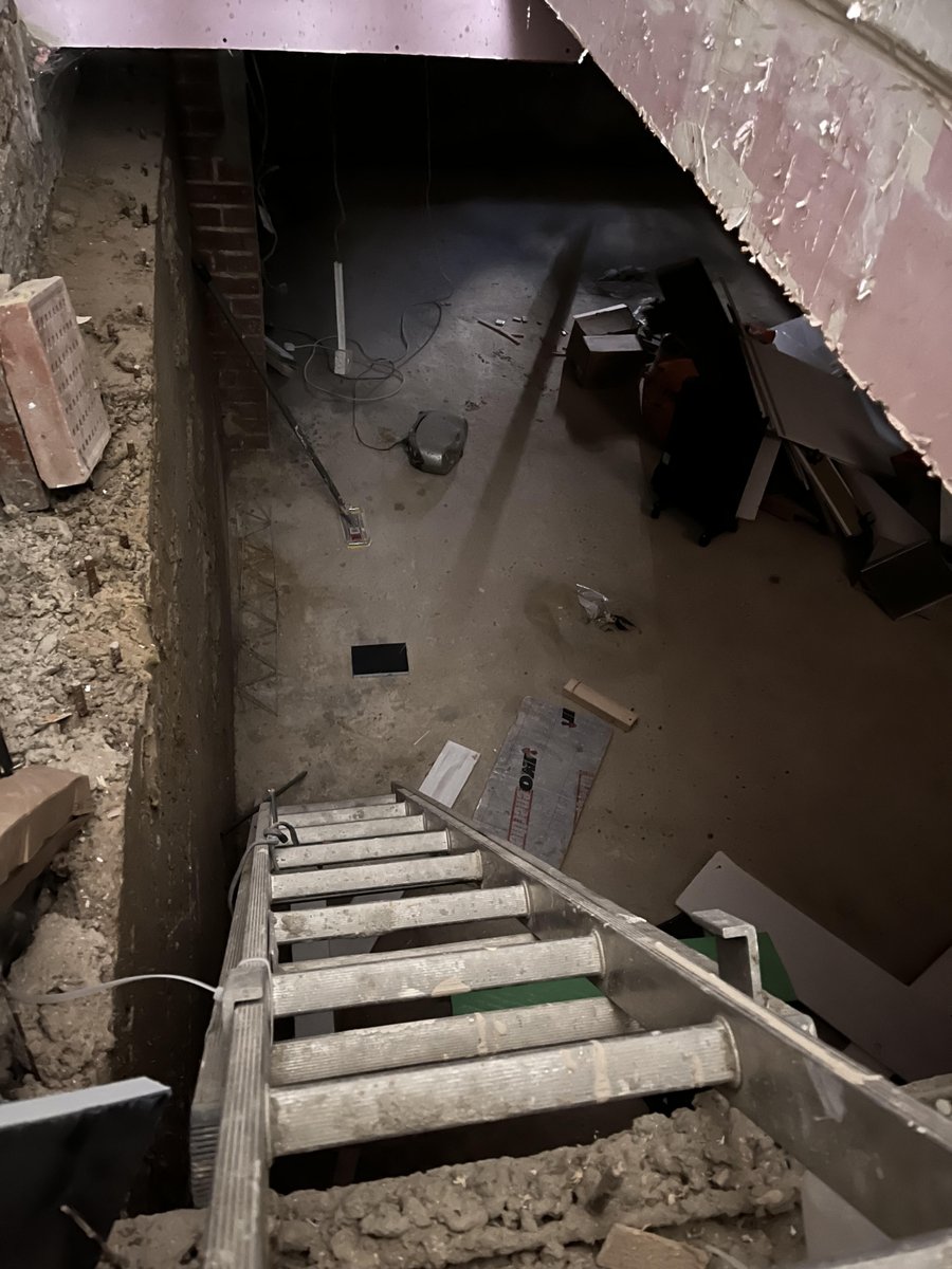 HMOLettingAgent's tweet image. 🔨⬇️ Starting a new chapter in Greenwich – converting a basement into a stylish ensuite room for our HMO. Stay tuned for the transformation!

Explore our services: hmolettingagent.co.uk/hmo-conversion/

#HMOConversion #GreenwichProject #PropertyInnovation
