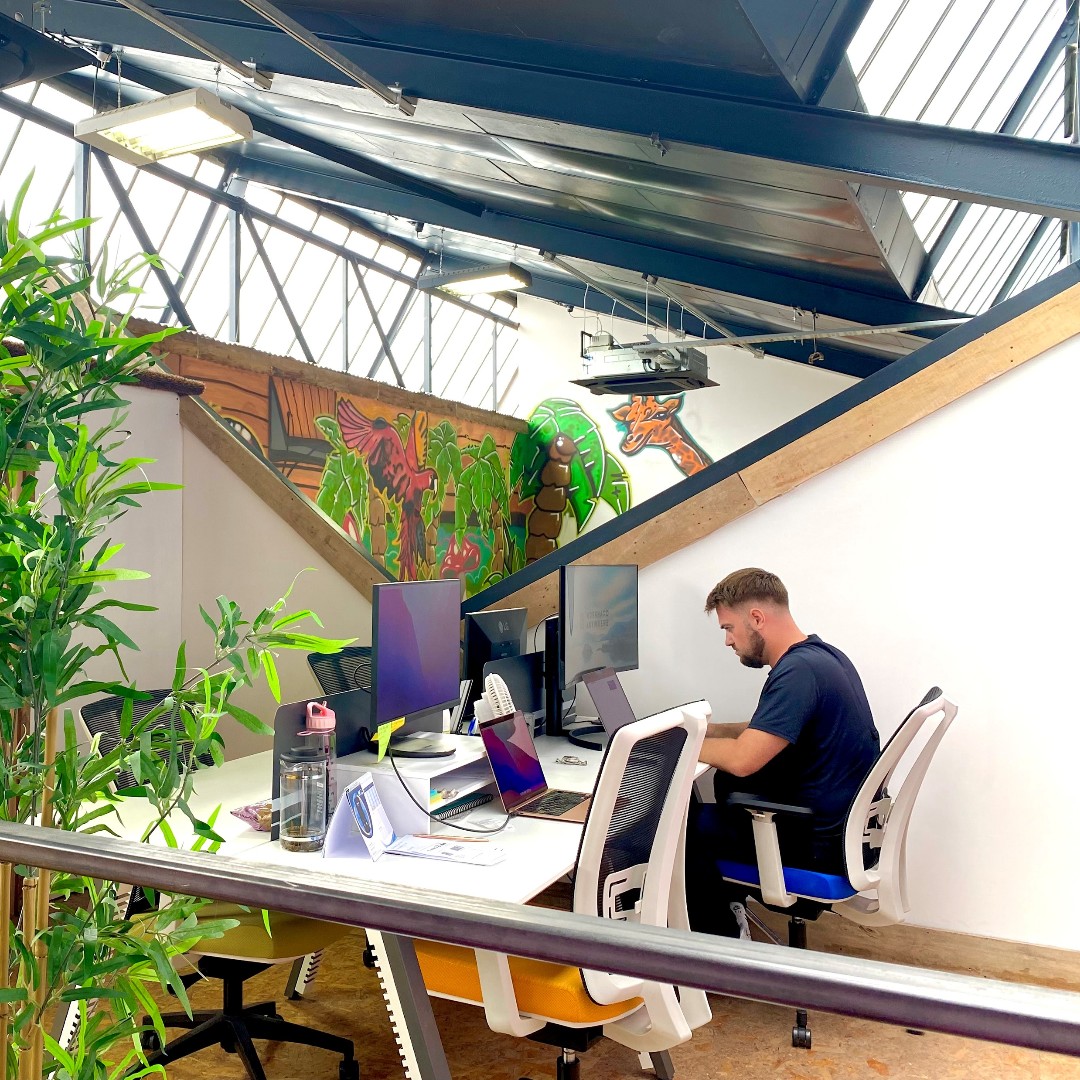 Need a workspace that works around your schedule? Our Dedicated Desk membership gives you 24/7 access to your own reserved desk, where you can leave your setup. All yours for £150+VAT/month! 🔑 #AlwaysOpen #Coworking #Macclesfield