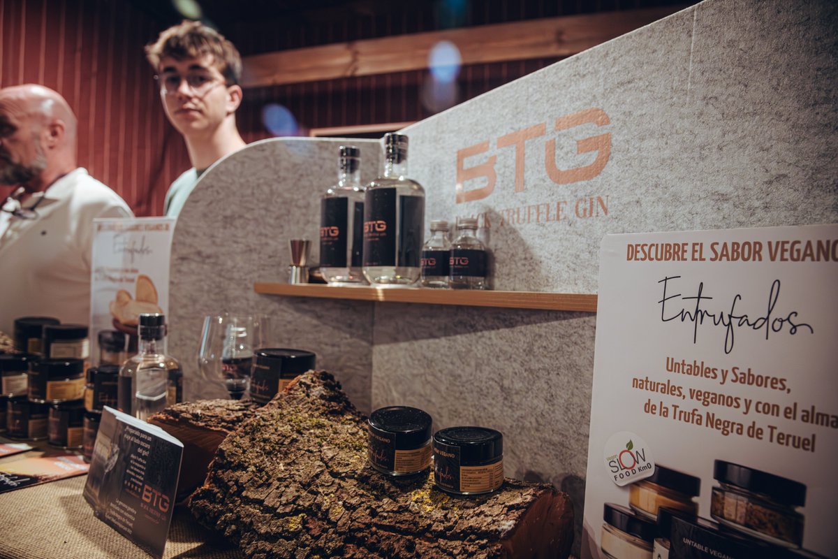 El IV Mercado de Proximidad fue todo un éxito!

🍇 Los stands se llenaron de productos agroalimentarios de calidad: aceite, trufa, dulces y pastas artesanales, mermeladas, embutidos, jamón, quesos, melocotón, platos preparados y vinos.

👨‍👩‍👧‍👦 ¡Gracias a todos por apoyar lo local!