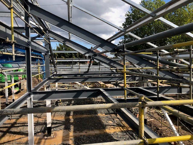 DudleyMBC_CLS's tweet image. Pens Meadow new school - Project update 👷‍♂️ Steel work being erected, as the building starts to take shape @InterclassGroup