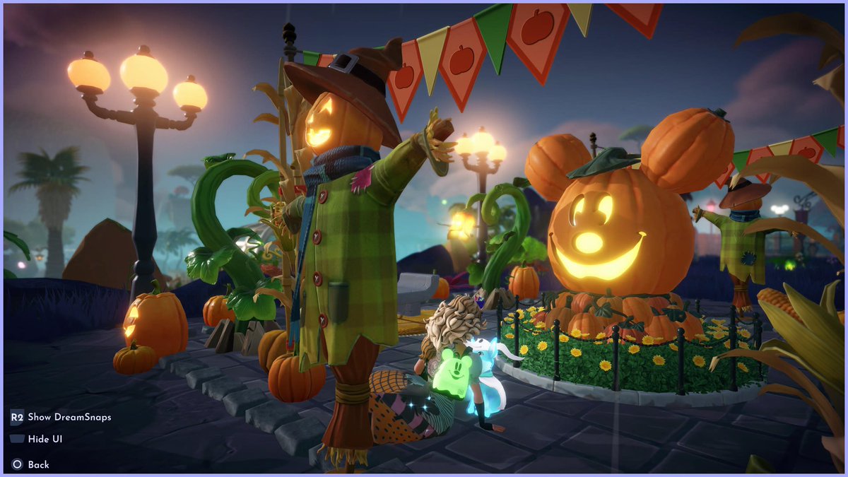 DaShea23's tweet photo. @DisneyDLV #DDLVHauntedHoliday https://t.co/XWJ5jfT2Xv