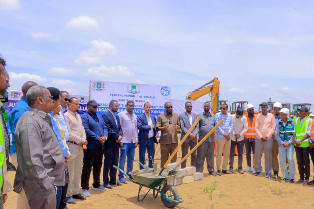 🚜 The groundbreaking ceremony for the Bulo Bartire Irrigation System was held on 9th Oct 2024! 🌾 This is part of the Federal Government of Somalia’s initiative through SCRP to rebuild a resilient Somalia, supporting thousands of farmers, resettled IDPs, and the host community