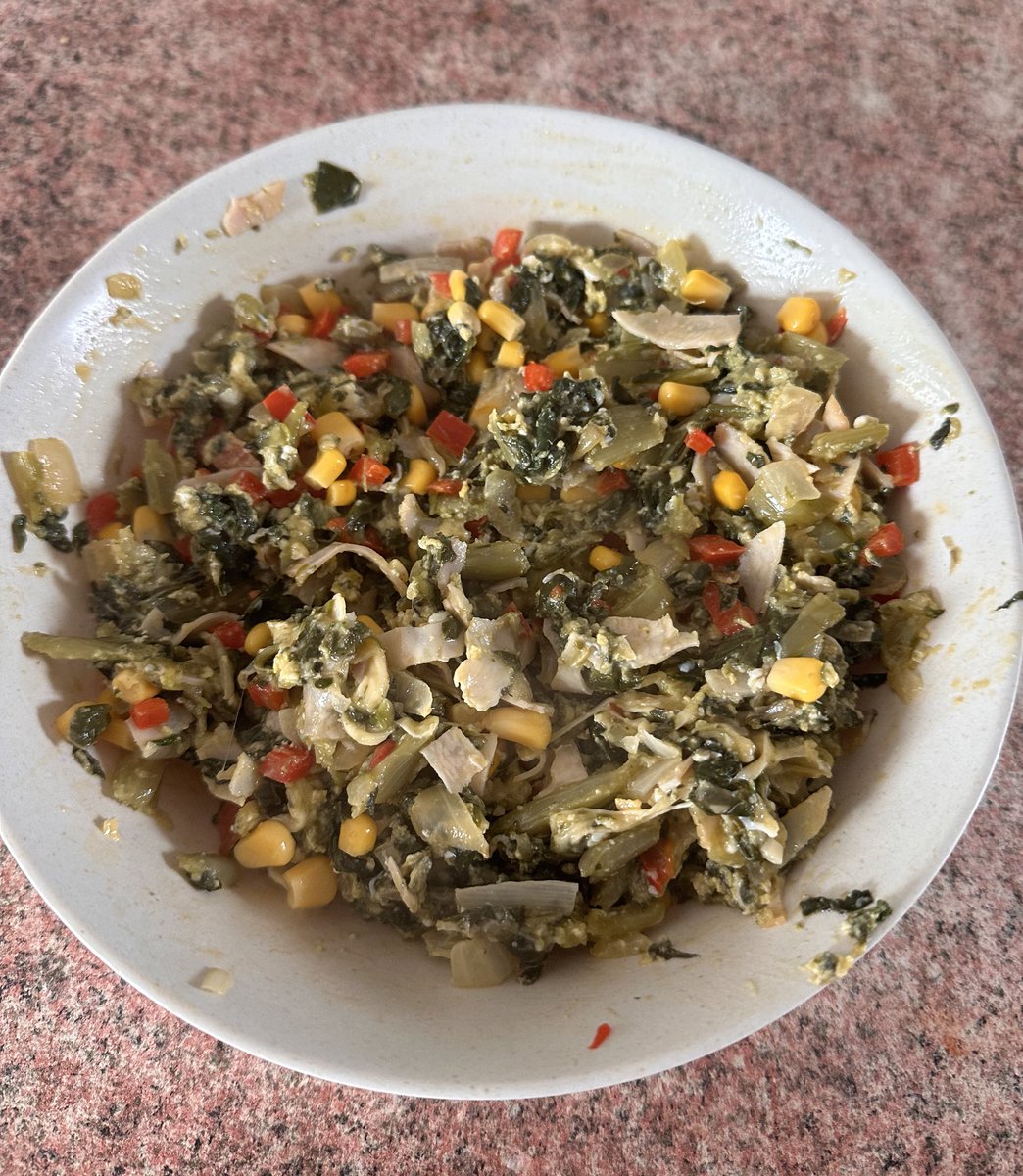 me hice este meal rapidito con las cosas q tenia en casa y me quedó riquisimoooo, solo salteé todos los ingredientes en una sartén

ingredientes en donde dice “alt”🫶🫶