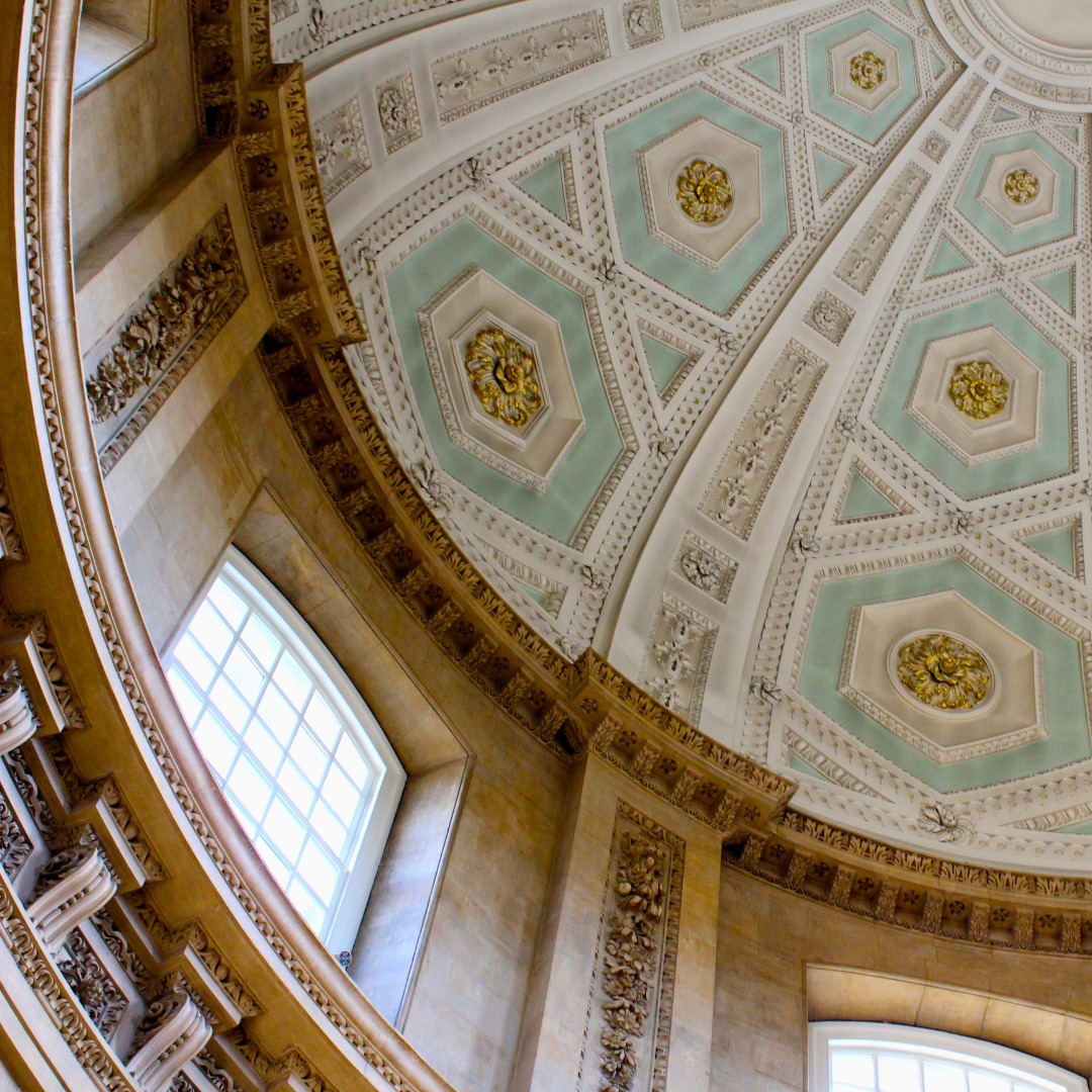 oxfordalumni's tweet image. It&apos;s #GreenLibrariesWeek.

Do you recognise the ceiling of the earliest example in England of a circular library? 

📷 Alumni Office / AG