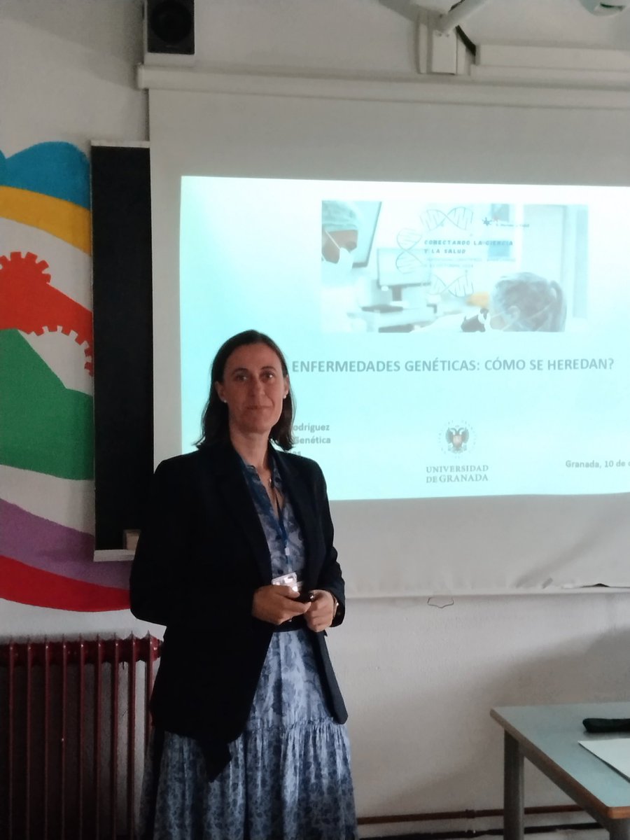 Esta mañana he compartido un rato muy agradable con el alumnado del CES Ramón y Cajal de Granada. I Jornadas 'Conectando la Ciencia y la Salud'