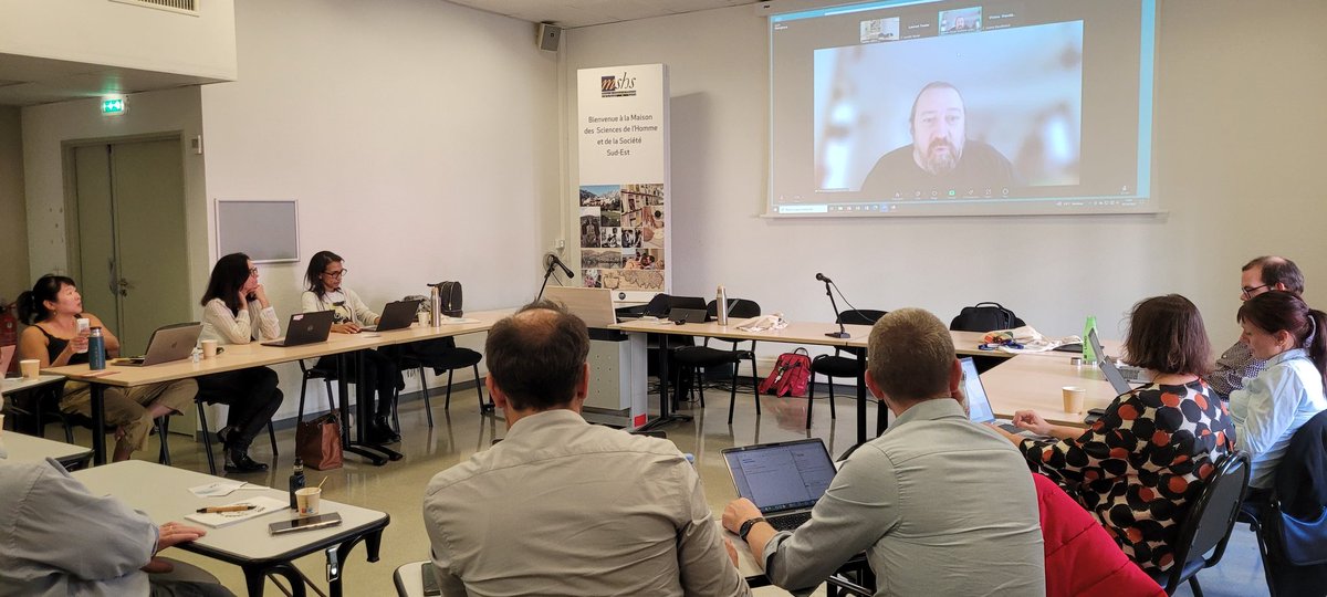 AJoffres's tweet photo. Et nous continuons avec l'intervention de @Romain_DAVID_13 de @ERINHA_RI et @resdatall autour de la FAIRisation des données et de sa mesure, de nombreux retour d'expérience intéressants 🙏💡@HumaNum #fairdata #fairpractices #fairservices https://t.co/1WtZphXYGx