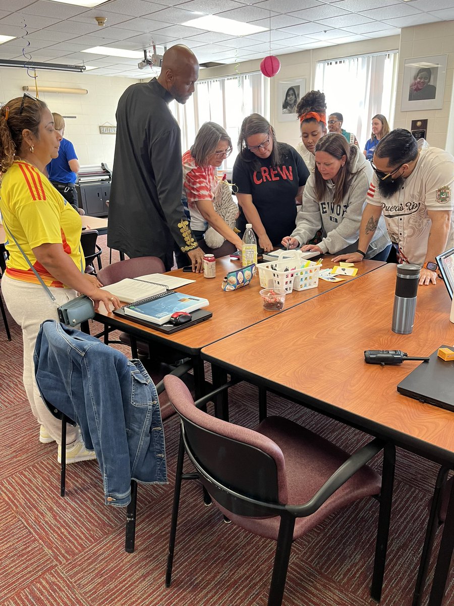 Maria Sanchez School tweet media