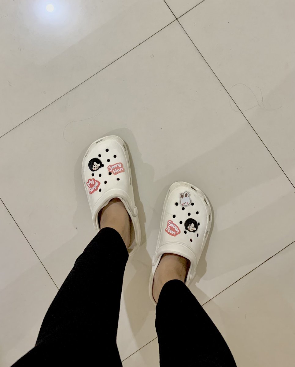 wonranghae2's tweet photo. everyone please look at how cute this new merch is 🥹🫵🏻 thx u sm luv @Hanabiramato 🩷🩵 https://t.co/dX0oybwOtR