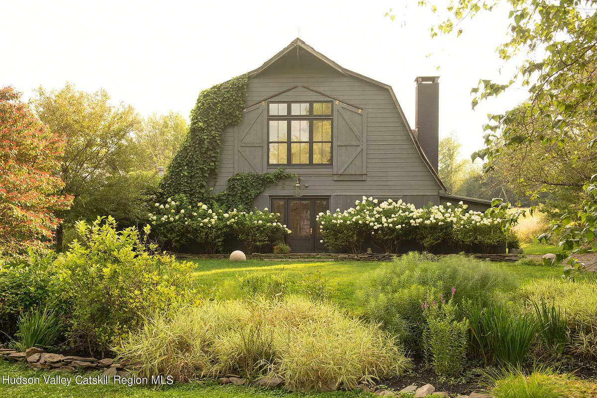 PottsJustin's tweet photo. I'm not usually a farmhouse guy but this house for sale in the Hudson Valley is making me feel something... https://t.co/DrAtg3hdaO