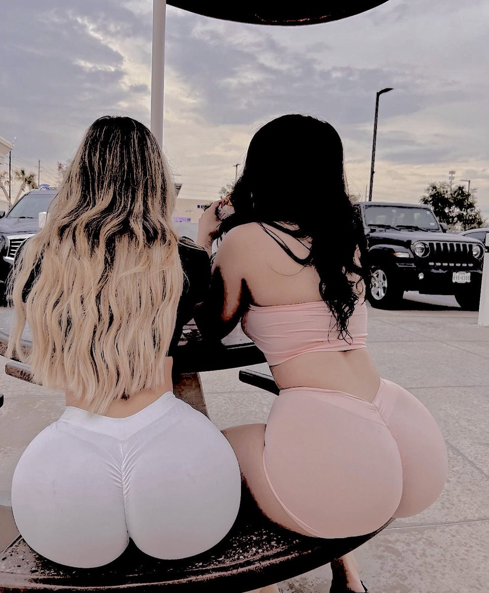 spending her morning with mary jane. 🖤