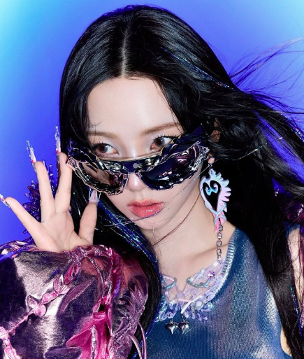 AboutMusicYT's tweet photo. aespa's Karina becomes the first 4th generation kpop idol to reach #1 on MelOn TOP 100. https://t.co/9KFtoizMTn