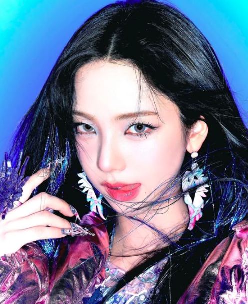 AboutMusicYT's tweet photo. aespa's Karina becomes the first 4th generation kpop idol to reach #1 on MelOn TOP 100. https://t.co/9KFtoizMTn