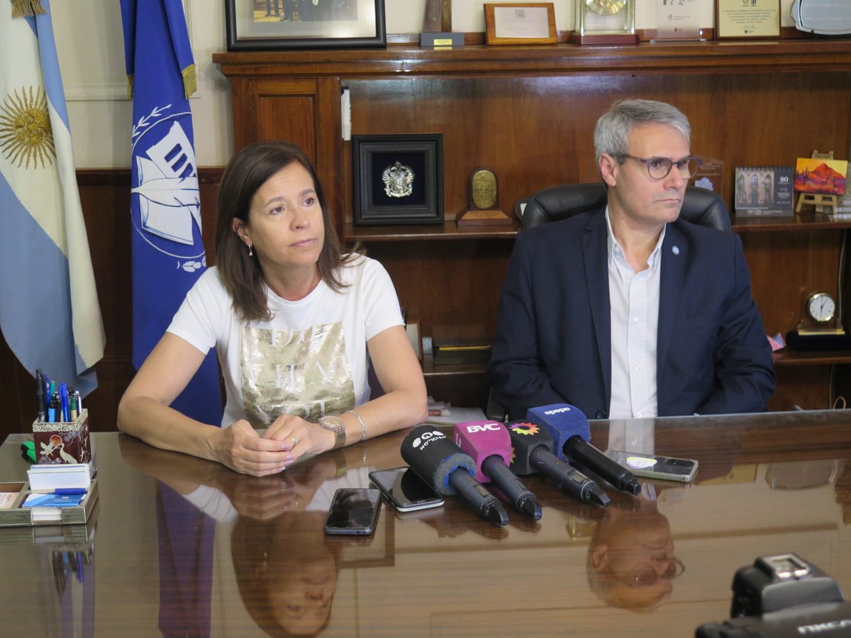 “NOS ESPERANZA HABER CORROBORADO EL RESPALDO DE LA SOCIEDAD A LA UNIVERSIDAD PÚBLICA” 

El Rectorado se expresó luego de que quede firme el veto a la Ley de Financiamiento Universitario

El comunicado completo acá: enfoqueu.uns.edu.ar/nos-esperanza-…