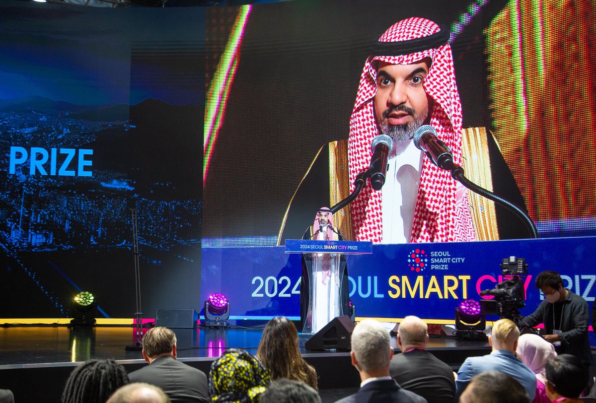 تلبيةً لدعوة عمدة سيؤول..
سعدت بالمشاركة في أعمال منتدى "أسبوع الحياة الذكية"، واستعراض تجربة #المدينة_المنورة في التحوّل إلى مدينة ذكية تتمحور حول الانسان وتحقق احتياجاته وفق مستهدفات #رؤية_السعودية_2030، وذلك خلال منتدى أمناء المدن العالمية الذي تستضيفه عاصمة #كوريا_الجنوبية.