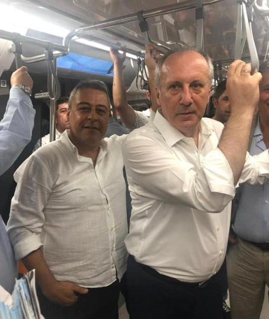 yasincx's tweet photo. iş çıkışı metroda kiminle karşılaştığıma bakınn https://t.co/2C0sdyRx2Y