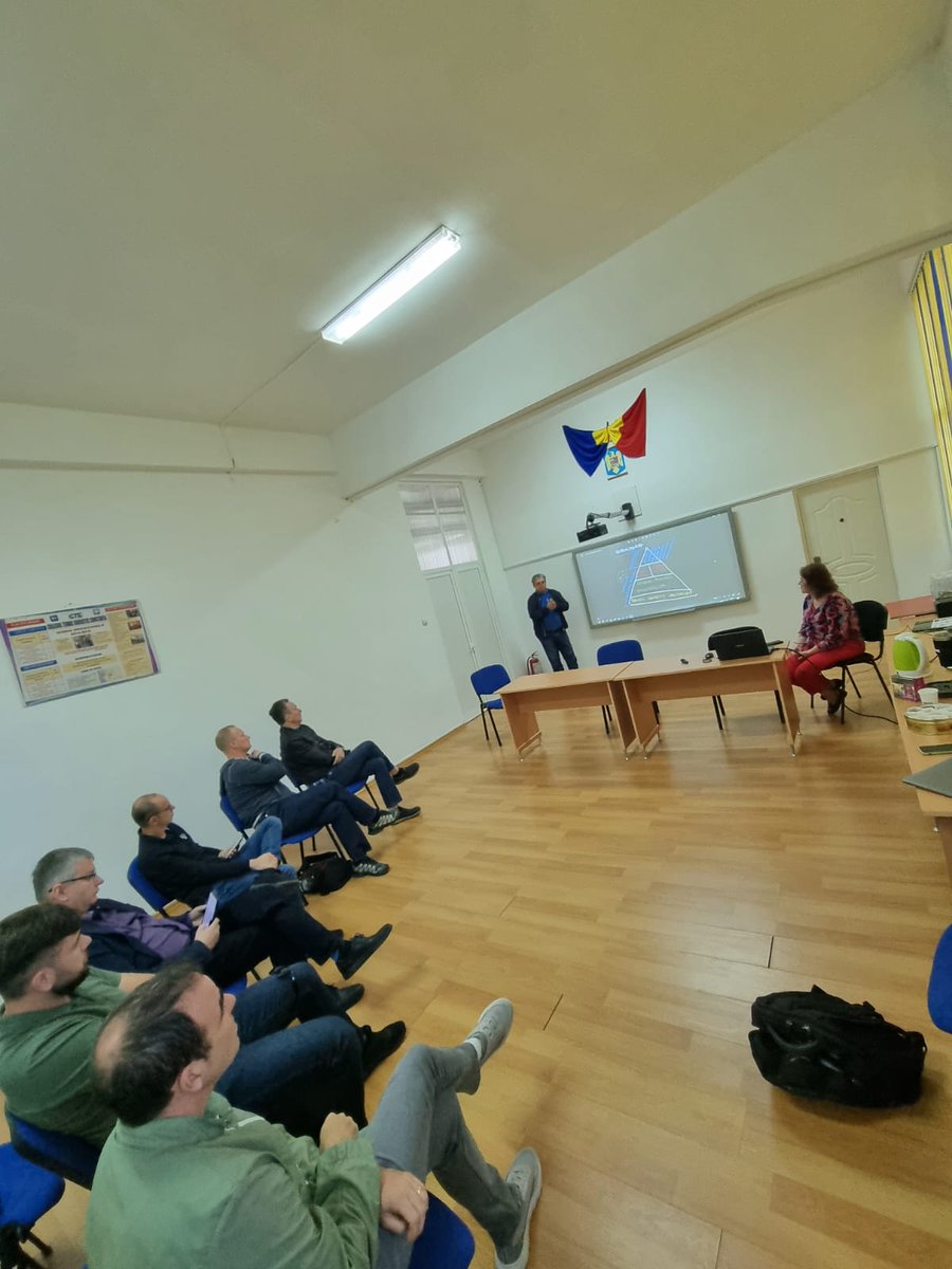 XARXA FP (@xarxafp_sg) on Twitter photo 🔌And we continue with the #ElectriCarsVETHub course workshops on dangers & safety risks run by and for #VET teachers from Rovaniemi <a href="/redukoulutus/">Lapin koulutuskeskus REDU</a> 🇫🇮, Lepido Rocco 🇮🇹, Tartu VOCO 🇪🇪 & Barcelona <a href="/ins_laguineueta/">Institut La Guineueta</a> <a href="/EdTbarcelona/">EscoladelTreball BCN</a>🇪🇸 led by Liceul Energetic Constanta & <a href="/AviaMotors/">AVIA MOTORS</a> 🙌 🔌And we continue with the #ElectriCarsVETHub course workshops on dangers & safety risks run by and for #VET teachers from Rovaniemi <a href="/redukoulutus/">Lapin koulutuskeskus REDU</a> 🇫🇮, Lepido Rocco 🇮🇹, Tartu VOCO 🇪🇪 & Barcelona <a href="/ins_laguineueta/">Institut La Guineueta</a> <a href="/EdTbarcelona/">EscoladelTreball BCN</a>🇪🇸 led by Liceul Energetic Constanta & <a href="/AviaMotors/">AVIA MOTORS</a> 🙌