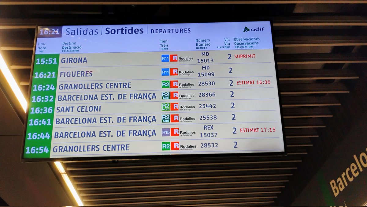 nromerocam's tweet photo. Les usuàries de @rodalies @Renfe @Adif_es i no sé quanta gent més som molt bones persones. És l'infern. https://t.co/xL9pFMidBH