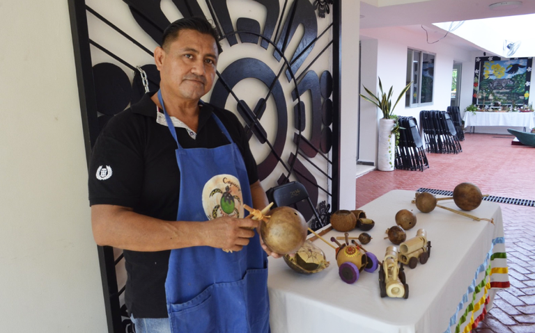 heraldodetab's tweet image. 🤩#OrgulloChoco |  &apos;Tío Coco&apos; es un artesano de #Tabasco que enseña a las nuevas generaciones todo lo relacionado con juguetes artesanales

Los detalles 👉 tinyurl.com/ye8pakxs