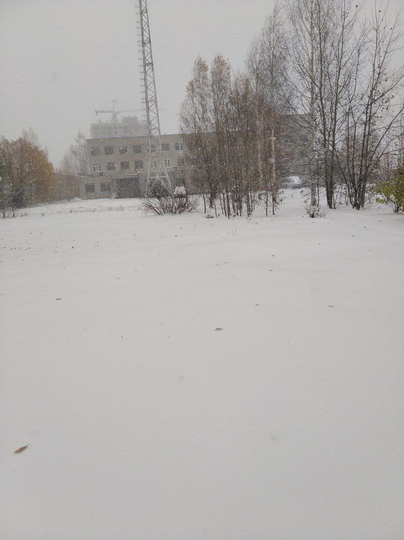 factsprime35's tweet photo. Heavy snowfall hits Nizhny Tagil, Sverdlovsk Oblast, Russia!
Severe weather conditions cause disruptions in daily life and transportation.
Roads and schools closed, flights delayed.
Residents advised to stay indoors and follow local updates.
#RussiaSnow #NizhnyTagil https://t.co/EYE6ZrmU2x