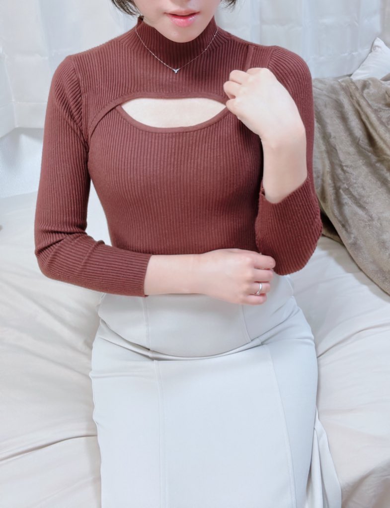 くるみ持参衣装（オプション）
リクルートスーツ、私服茶系、私服緑系、黒ランジェリー、白レーススケスケランジェリー、ガーター付ニーハイ（白、黒、ベージュ）、グレーのスケスケ水着などです👏♡