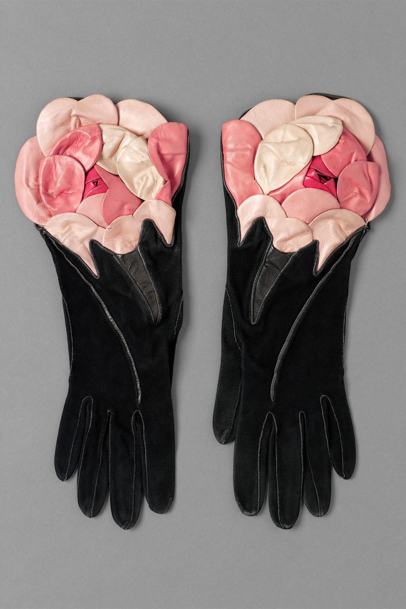 MadameGilflurt's tweet image. Super classy gloves for a super cold day...  #FrockingFabulous for your fingers! Via the John Bright Collection. #Fashionhistory