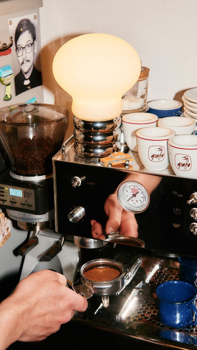 stillucestore's tweet image. B.Bulb è il nuovo design del 1966, ma più piccola, portatile e ricaricabile 🤗
Puoi trovare B.Bulb scontatissima nella sezione #LampadeKMZero di #StilluceStore 👀

stilluce-store.it/prodotto/ingo-…

La casa comincia dalla Luce.
#IngoMaurer #IngoMaurerGMBH