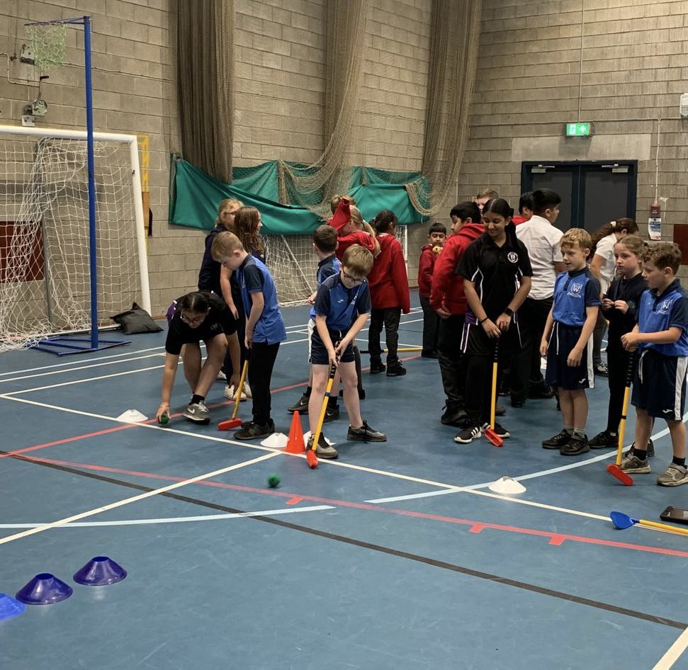Parrenthorn School (@parrenthorn) on Twitter photo Parrenthorn sports leaders did an amazing job coaching the primary children in their tri golf competition. 👏👏👏👏<a href="/_SchoolGames/">School Games National Finals</a> Parrenthorn sports leaders did an amazing job coaching the primary children in their tri golf competition. 👏👏👏👏<a href="/_SchoolGames/">School Games National Finals</a>