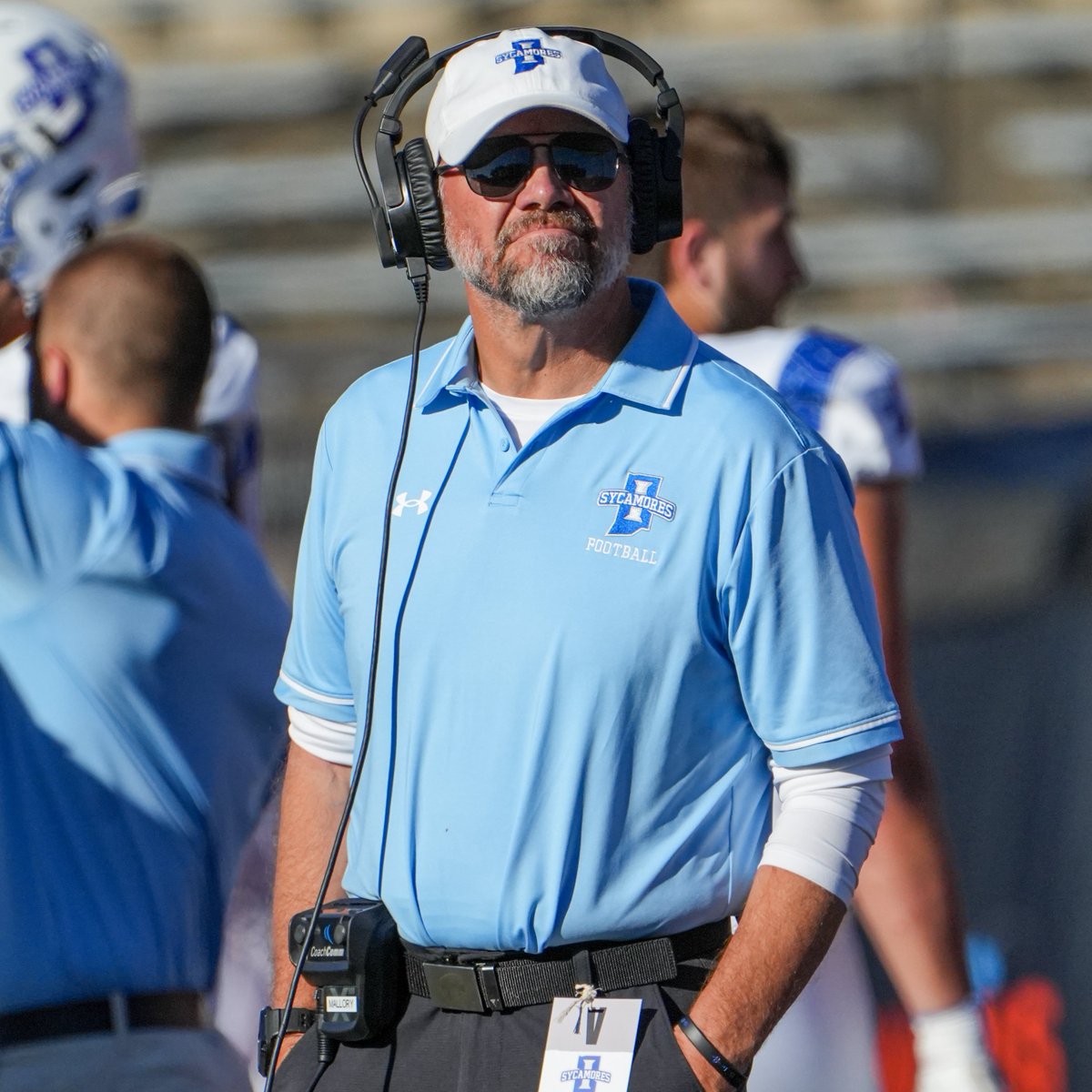 IndStFB's tweet photo. Back tonight with the @CmalryMallory Show presented by Grayless Heating and Cooling at Show-Me's from 7-8 p.m.

Special guests include @HauserMicah, @kairios35, @IndStBasketball's @CoachGraves10, and @SycamoreRules

Join us live, or listen on @1055WVIG!

#MarchOn https://t.co/SulQs2ojR3