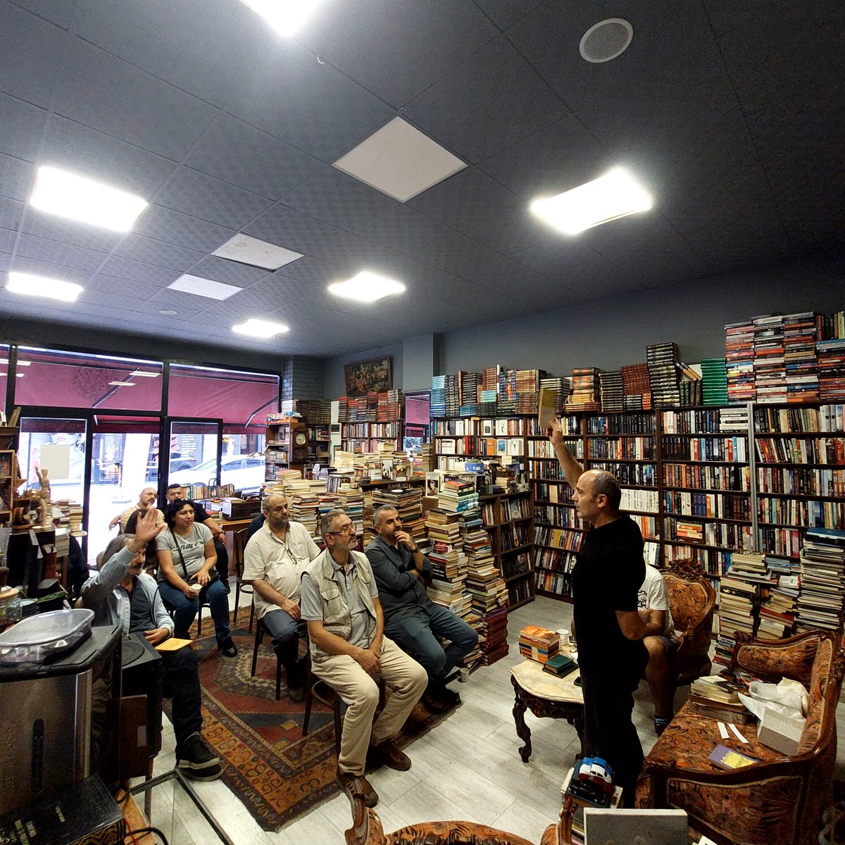 Mezatımız başladı yakın olan varsa bekleriz, her perşembe saat 17.00 
Rozinante Sahhaf 📚🐛☕️