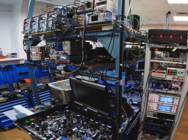 piratafm1's tweet image. Um #computador de íons quânticos de 50 qubits foi desenvolvido por um grupo científico do Centro Quântico Russo e do Instituto Físico Lebedev da Academia Russa de Ciências (FIAN). No momento é o computador quântico mais poderoso da #Rússia.