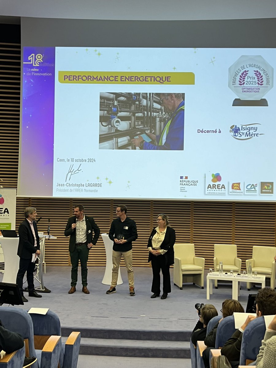 #TropheesAgro 🏆
Bravo à <a href="/IsignySteMere/">Isigny Sainte-Mère</a>, lauréate dans la catégorie Optimisation Energétique pour sa démarche ISYWATT qui accentue l'avancée de plans d'actions sur l'énergie, la décarbonation et la ressource en eau 👏
Découvrez en vidéo l'innovation 🔽
youtu.be/6OuhWvUQFS8