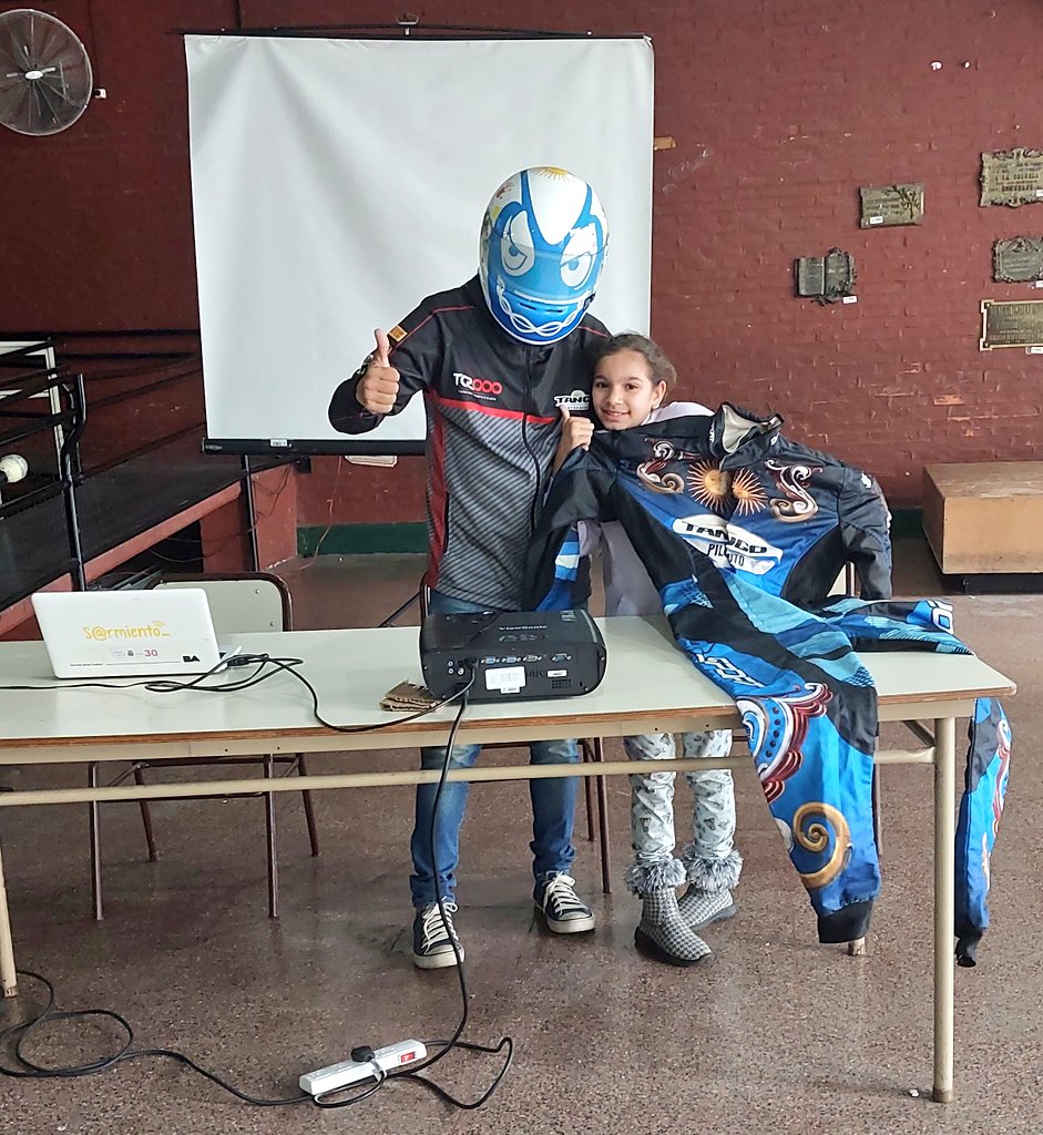 PilotoX1's tweet photo. Día de charlas viales junto a Amigos de la Movilidad GCBA.
Hoy con la mejor asistente❤️.
Vamos siempre por más.
#RSETango #PilotoTango
#TangoMotorsports https://t.co/Ezi9Q7CB3F