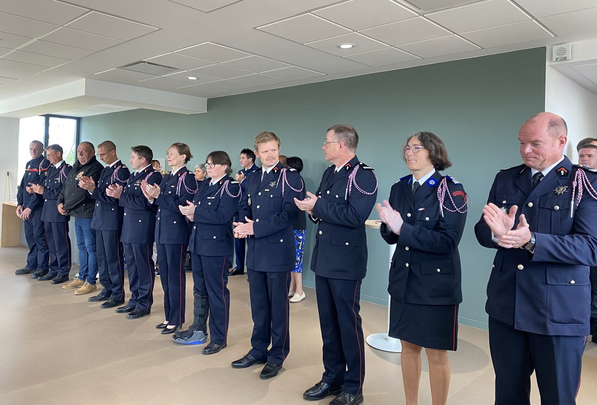 sdis29's tweet image. 2⃣ évènements au centre de formation départemental ce matin à St Ségal.
🔷Signature d'une convention avec le #cèdre
🔷Cérémonie : avancements de grade, médailles d'honneur, lettre de félicitations et cessations d'activité 🎖️