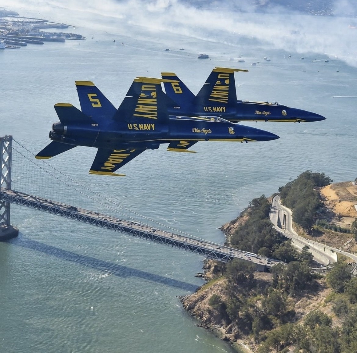 PIER39's tweet image. The U.S. Navy Blue Angels Air Show kicks off tomorrow, and we have you covered with the best viewing spot in town!
Enjoy the show at PIER 39, surrounded by Bay views and endless food options to make your Fleet Week(end) picture-perfect.
#PIER39 #FleetWeekSF