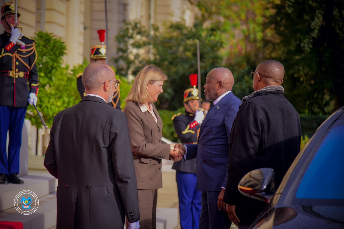 Tête-à-tête entre le Président Vital Kamerhe et son homologue Français Yaël BRAUN-PIVET au Palais de Bourbon à Paris. La diplomatie parlementaire, le situation sécuritaire à l'Est ainsi que la coopération bilatérale entre la France et la RDC étaient au centre de leurs échanges.