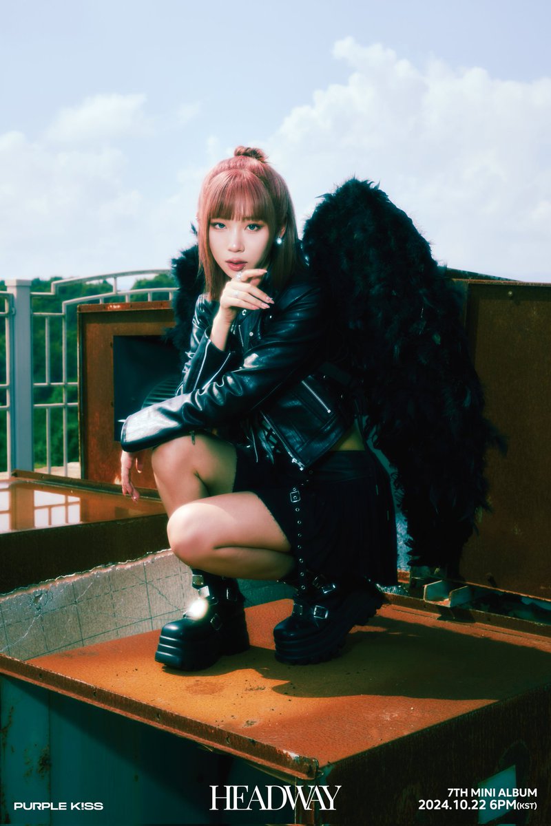 RBW_PURPLEKISS's tweet photo. [#퍼플키스]

7th Mini Album [HEADWAY]

🏍 SOLO CONCEPT PHOTO 🏍

▪ DOSIE ▪

2024.10.22 6PM RELEASE✔

#PURPLE_KISS
#HEADWAY #도시 #Dosie https://t.co/BoHzjq5juK