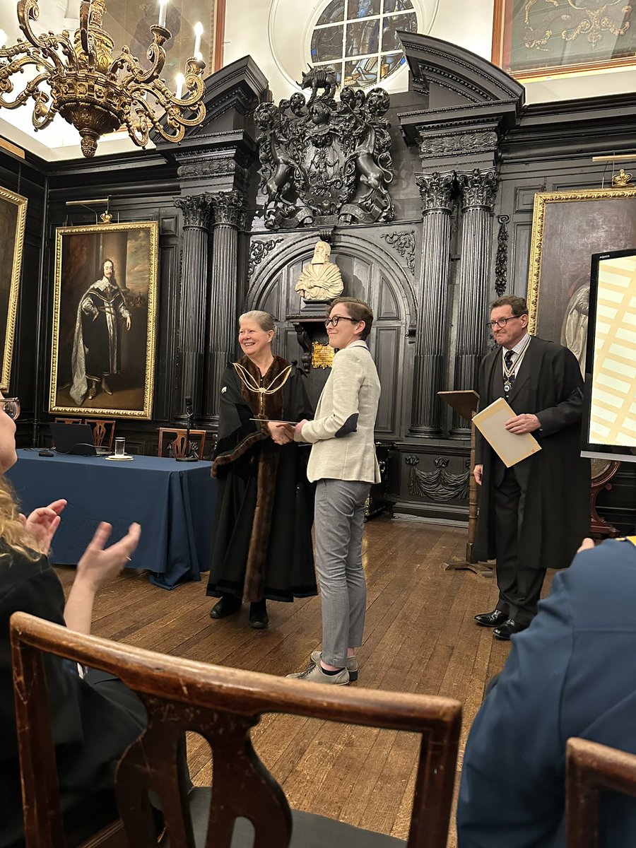 Got presented with my award for being the highest scoring student in drug management questions in my 4th year exams last night. Still can’t quite believe I won a medical school prize 🥹