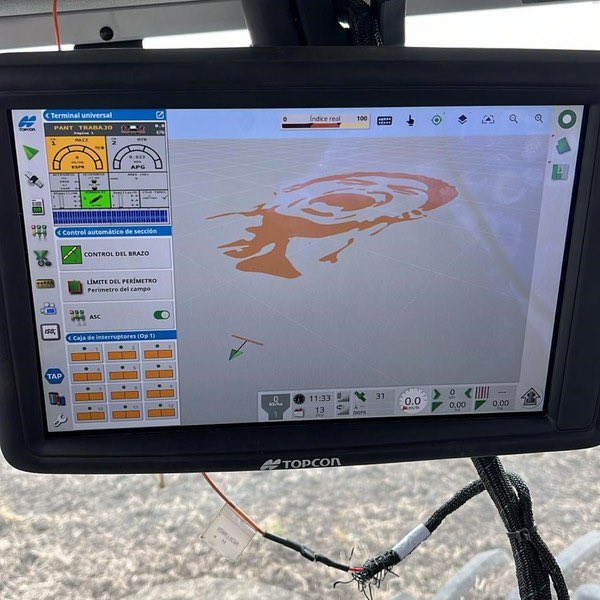 Eduardo Félix, ingeniero agrónomo uruguayo y su hermano sembraron un cultivo con la cara de Luis Suárez en Flores. 

Son 4 hectáreas de campo y el mismo será visible desde el aire en Diciembre.

Tremendo homenaje al ídolo de todo un país🇺🇾