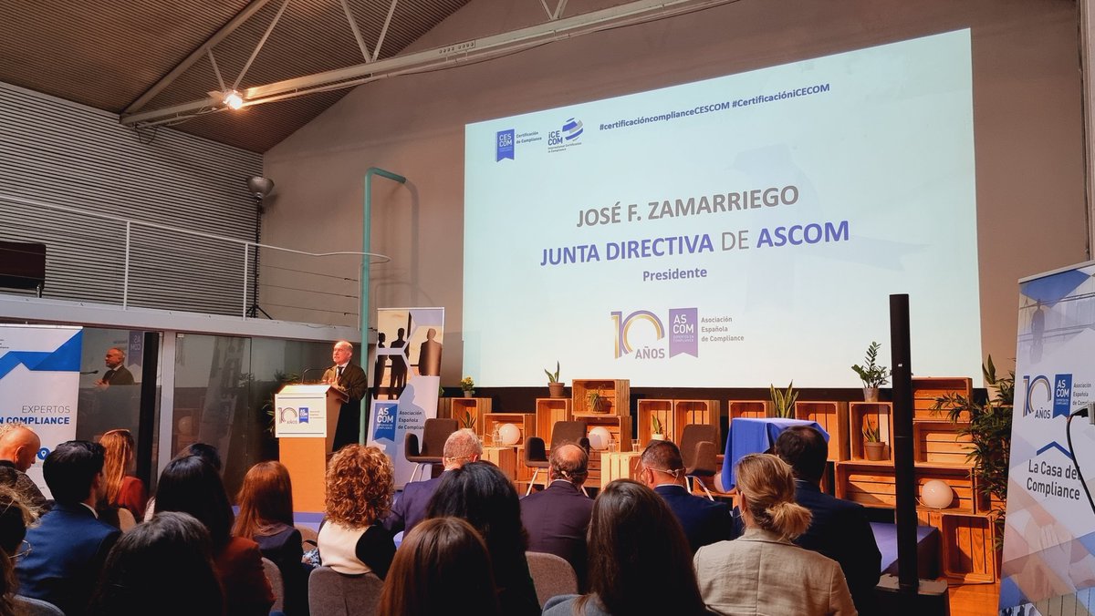 ascomGRC's tweet image. Nuestro presidente José Zamarriego da la bienvenida a los asistentes agradeciendo a los ponentes su valiosa participación en la jornada dando la enhorabuena a todos los profesionales que hoy recogerán el diploma de la certificación #CESCOM e #iCECOM